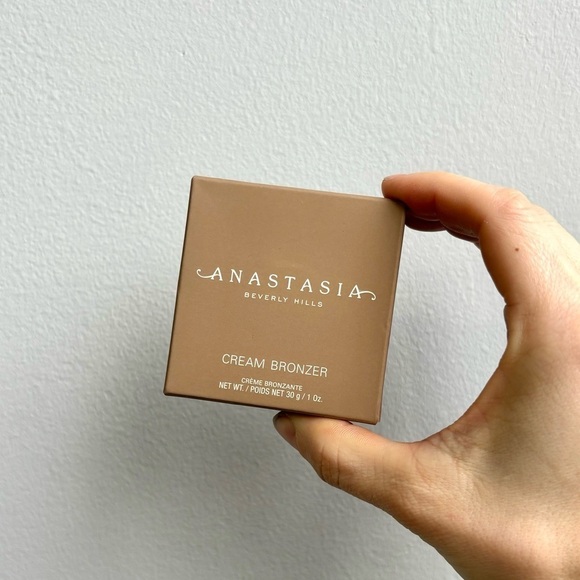 Anastasia Beverly Hills Other - NWT Anastasia Cream Bronzer - cool brown color